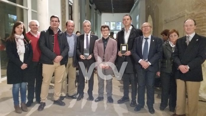 Ángel de la Torre junto al alcalde y demás autoriradades