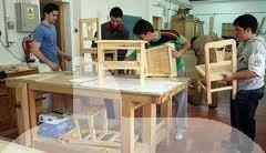 gente trabajando mueble