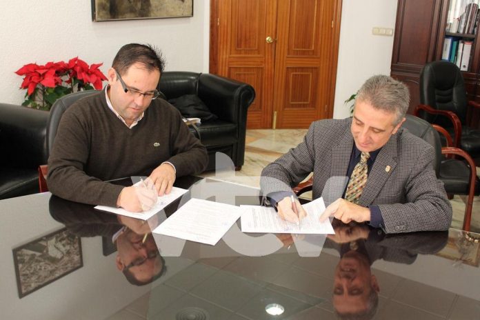 fotos_firma_convenio_colaboracion_ayuntamiento_y_luceria_011