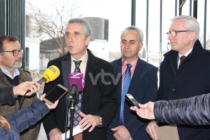 Juan Pérez y Maximiliano Izquierdo atienden a los medios