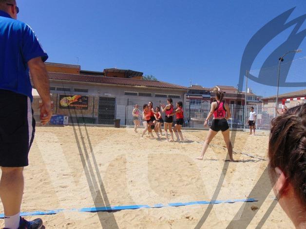 19-06-18 10 balonmano playa