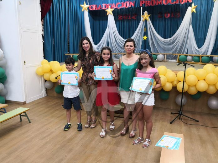Teresa Alonso con los ganadores categoría infantil