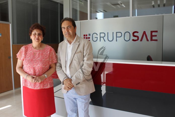 Encarnación Camacho y Antonio Toro en las instalaciones del Grupo SAE
