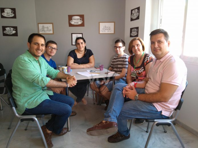 visita a una sesión del English Coffeee Casa de la Juventud