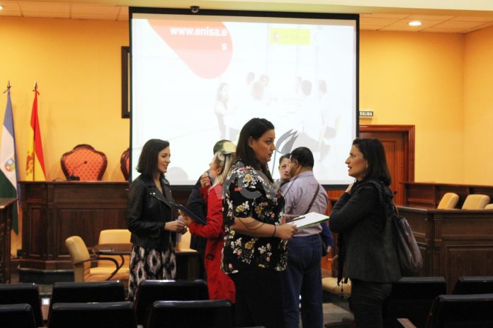 Encuentro Enisa en el salón de Plenos