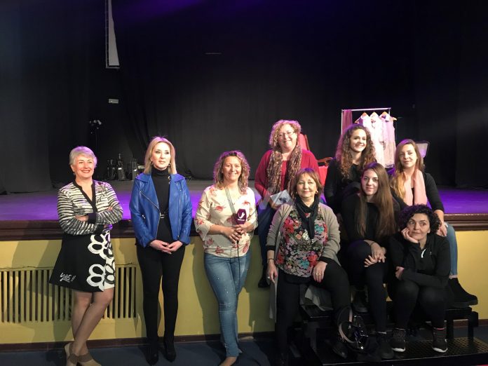 versos quebrados teatro