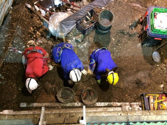 excavación arqueológica en la Cueva del Ángel