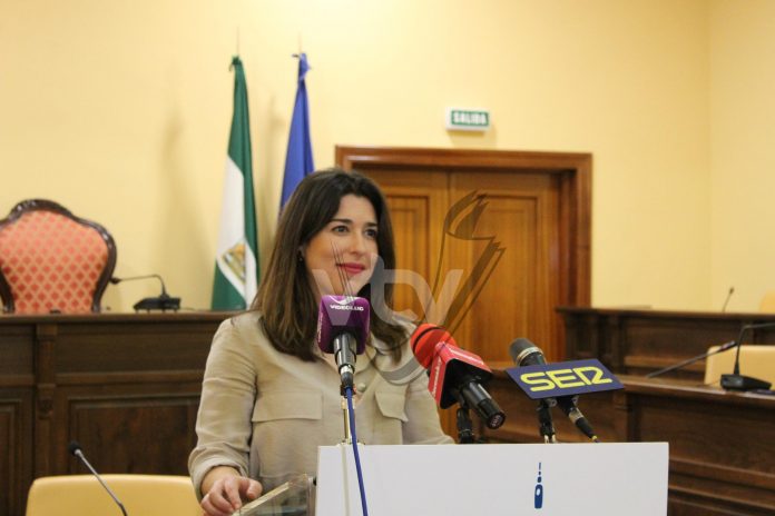 Teresa Alonso atiende a los medios