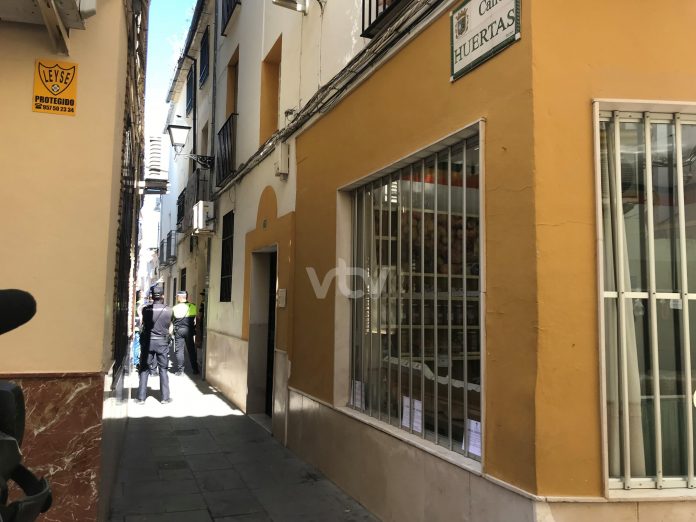 policía calle huertas