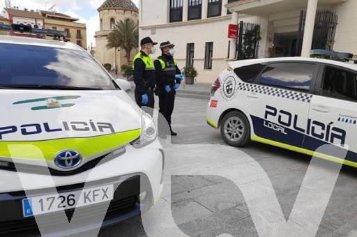 policía local con mascarillas