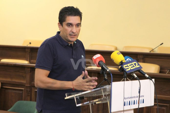 Alberto Lora durante la rueda de prensa