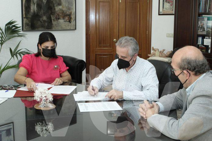211008 FIRMA CONVENIO CORAL LUCENTINA 4