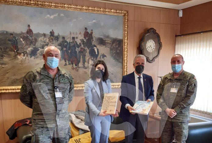 220328 Visita de Juan Pérez y Teresa Alonso al Museo del Ejército de Toledo (6)