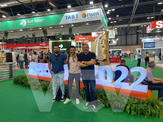 enchufe solar genera