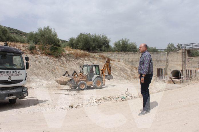 220810 César del Espino visita los trabajos de limpieza (2)(3)
