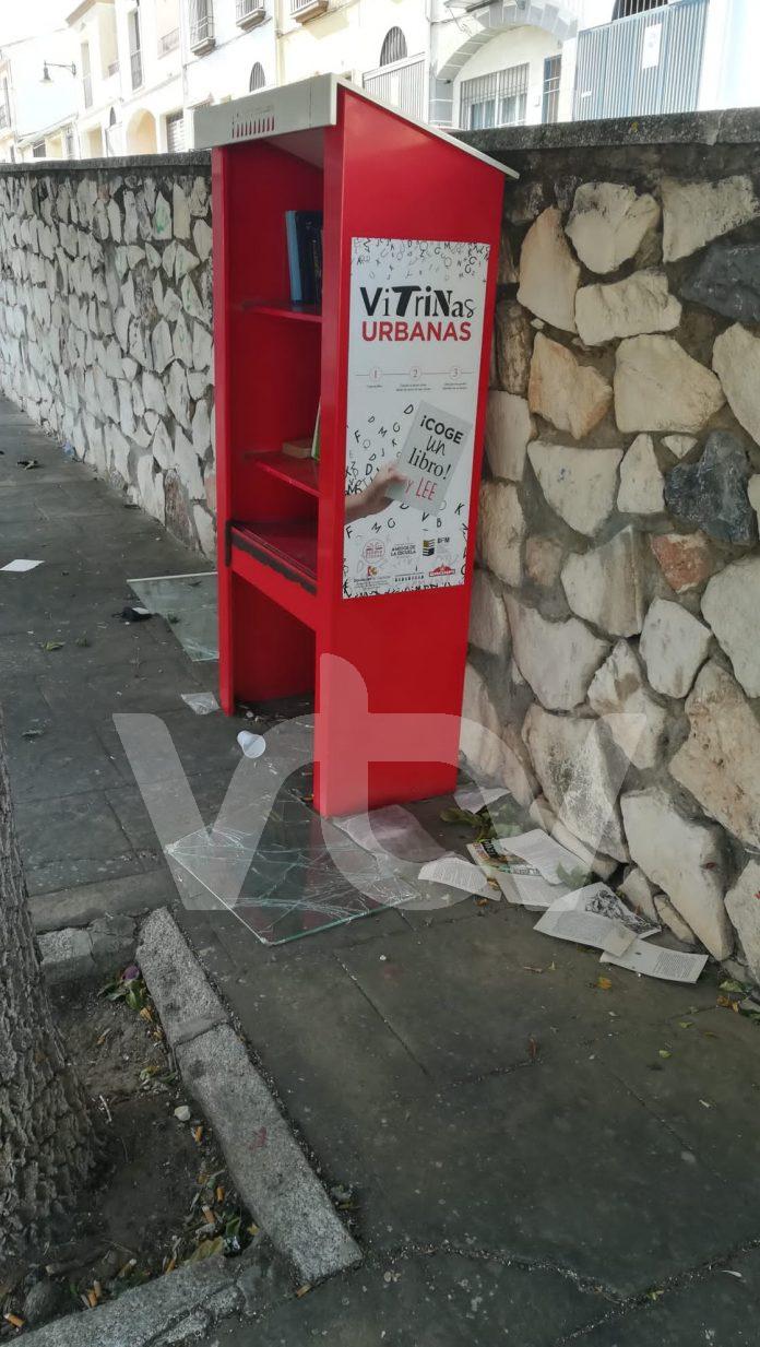 VITRINA LIBROS LIBRES