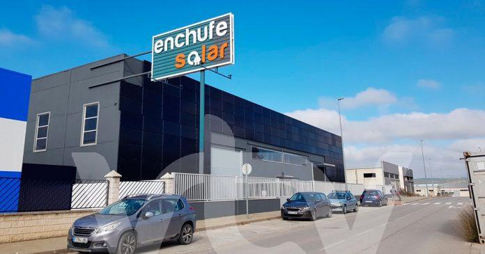 enchufe solar23