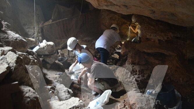 excavaciones cueva del ángel