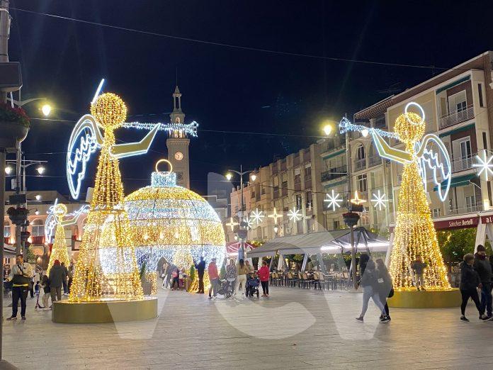 plaza nueva gente luces