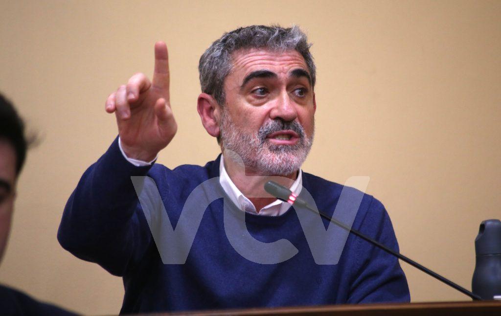 IU, sillas, Procesión Magna