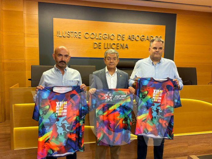 FOTO PRESENTACIÓN CAMISETA MEDIA MARATÓN LUCENA 161025