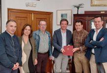El ayuntamiento firma el convenio de colaboración con la Peña Amigos de los Magos AMIGOS DE LOS MAGOS Y AYUNTAMIENTO
